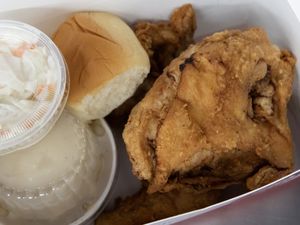 Michigan’s Best Local Eats: Runway Party Store’s Broaster chicken keeps people coming back for more